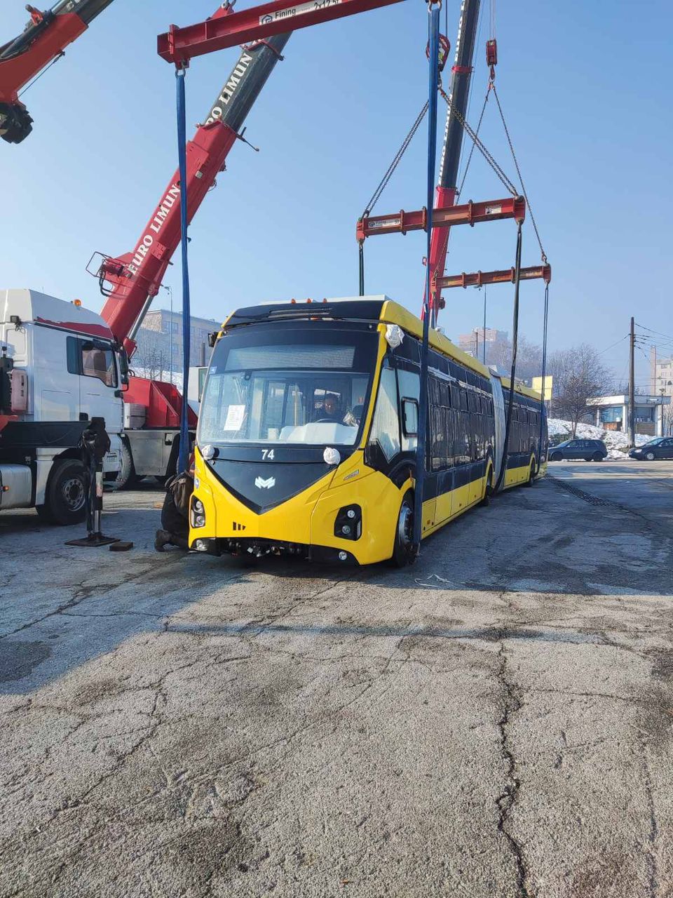 Выгрузка троллейбуса в Сараево